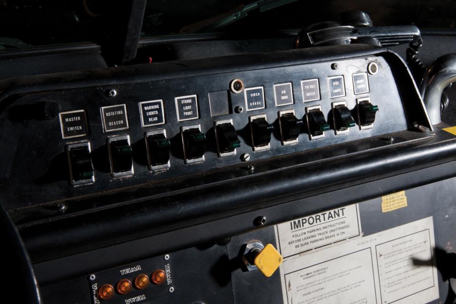 Детали интерьера American LaFrance Century Fire Engine 1985 года  (фото 17 из 24)